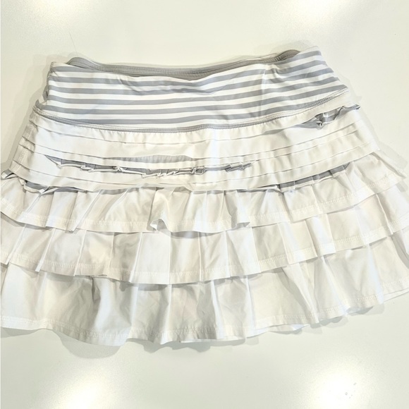 Lululemon Run: BACK ON TRACK White Ruffle - Picture 3 of 5